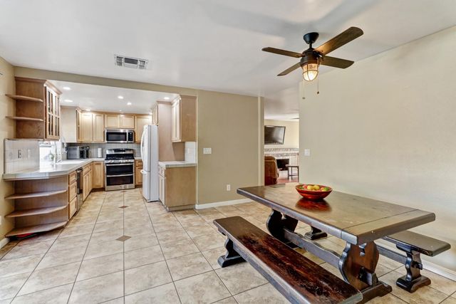 6511 Mossview Way, Citrus Heights, CA 95621