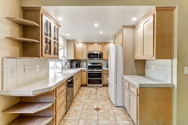 6511 Mossview Way, Citrus Heights, CA 95621