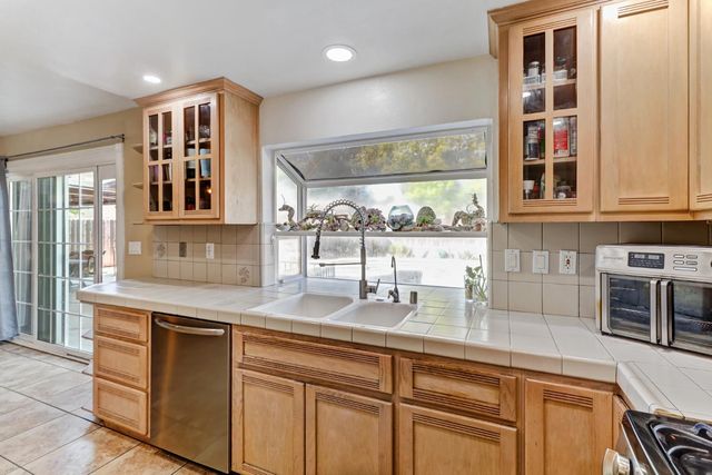 6511 Mossview Way, Citrus Heights, CA 95621