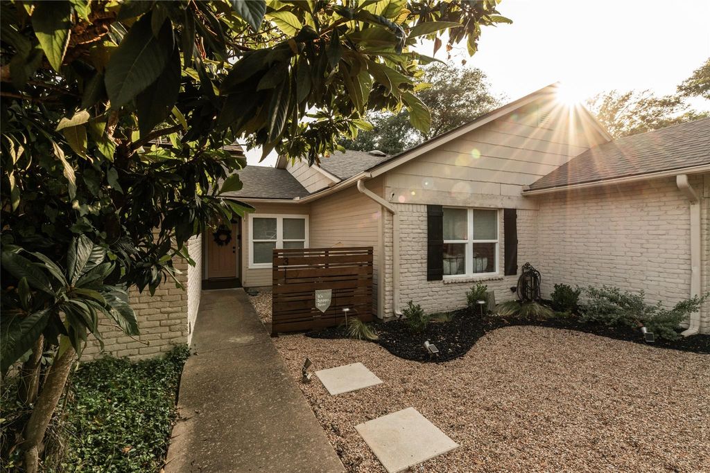 311 Quarry ST, San Marcos, TX 78666
