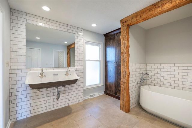 24908 E Timberlake Drive, Greenwood, MO 64086