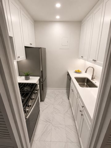 20 W 64th St Apt 32M, New York City, NY 10023