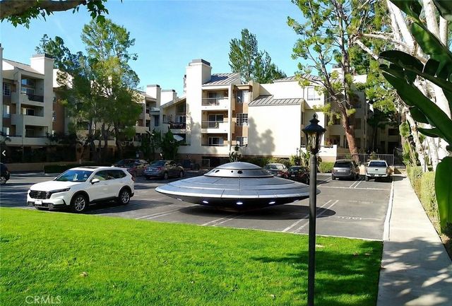 21500 Burbank 222, Woodland Hills, CA 91367