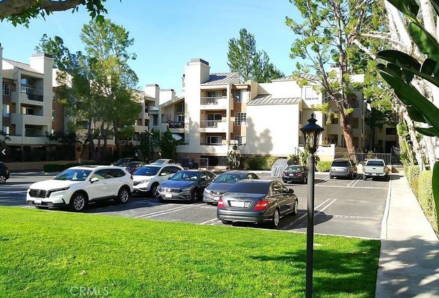 21500 Burbank 222, Woodland Hills, CA 91367