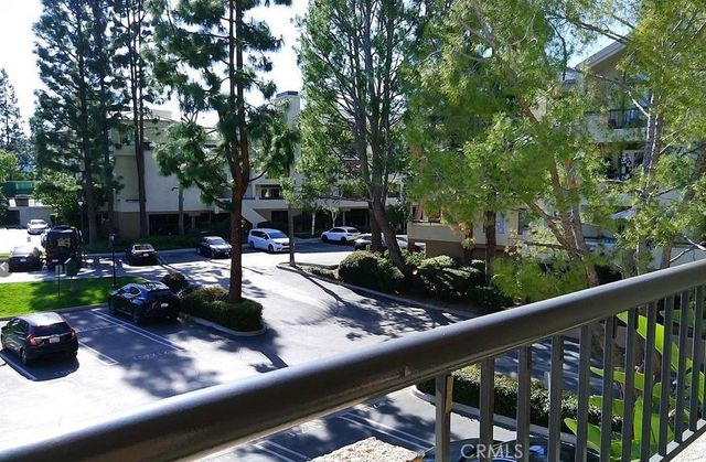 21500 Burbank 222, Woodland Hills, CA 91367