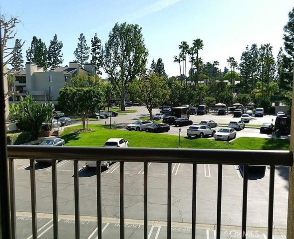 21500 Burbank 222, Woodland Hills, CA 91367