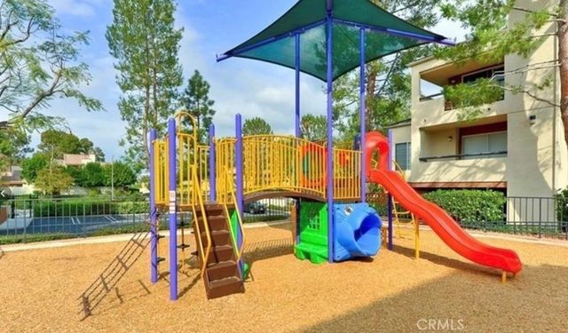 21500 Burbank 222, Woodland Hills, CA 91367