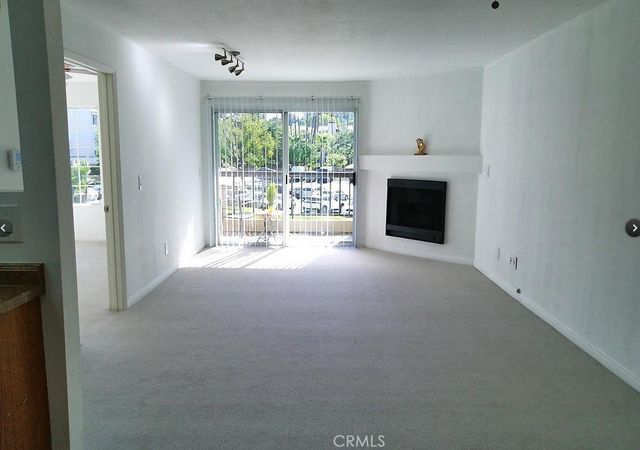21500 Burbank 222, Woodland Hills, CA 91367