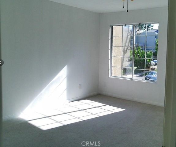 21500 Burbank 222, Woodland Hills, CA 91367
