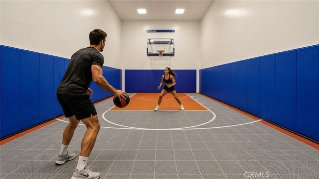 21500 Burbank 222, Woodland Hills, CA 91367