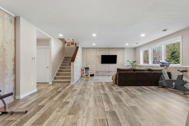 776 Arbor Woods Road, Victoria, MN 55386
