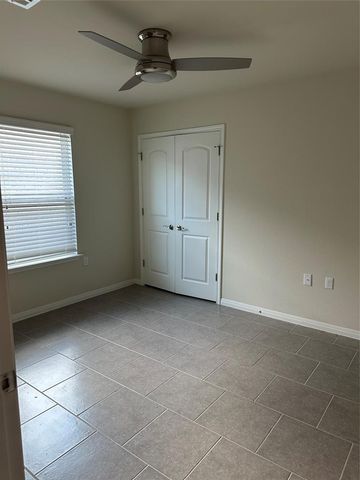 410 Holiday Creek LN, Georgetown, TX 78633