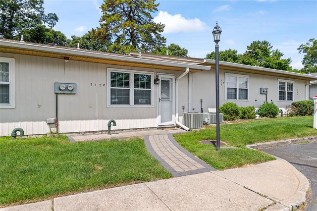 312C Woodbridge Drive, Ridge, NY 11961