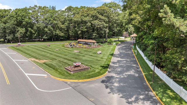 312C Woodbridge Drive, Ridge, NY 11961