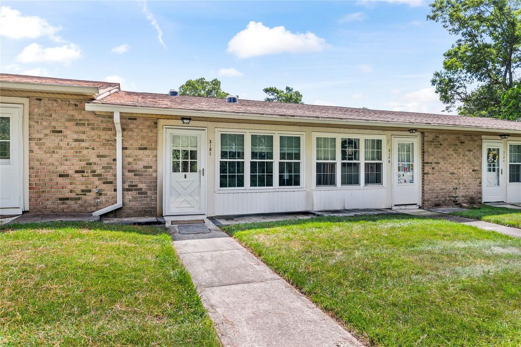 312C Woodbridge Drive, Ridge, NY 11961