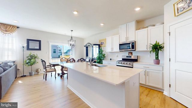 124 MALIBU DR, Egg Harbor Township, NJ 08234