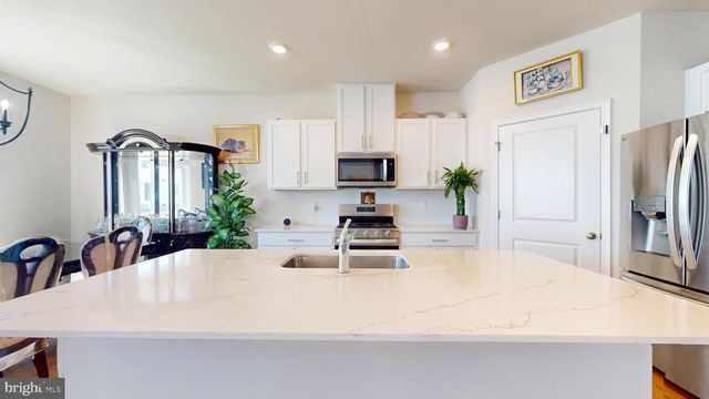 124 MALIBU DR, Egg Harbor Township, NJ 08234