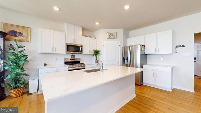 124 MALIBU DR, Egg Harbor Township, NJ 08234