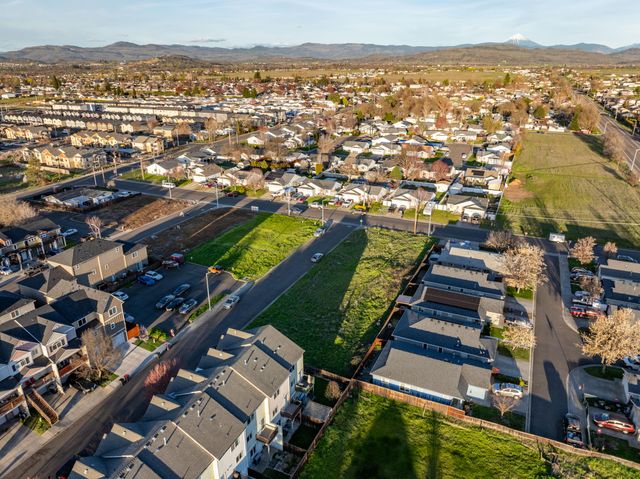3444 Sonny Way, White City, OR 97503