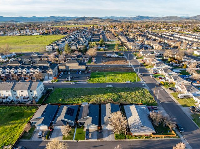 3444 Sonny Way, White City, OR 97503