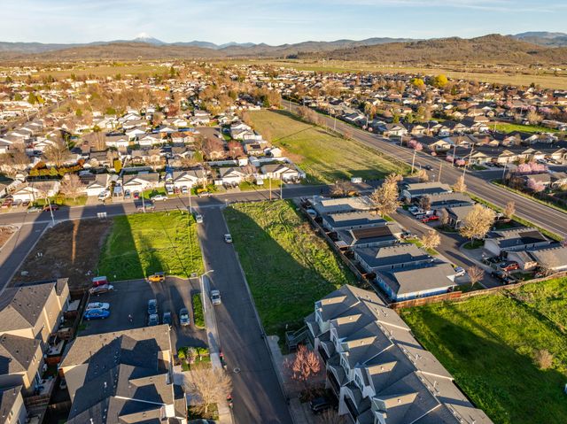 3444 Sonny Way, White City, OR 97503