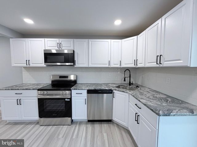 679 TRENTON RD, Fairless Hills, PA 19030