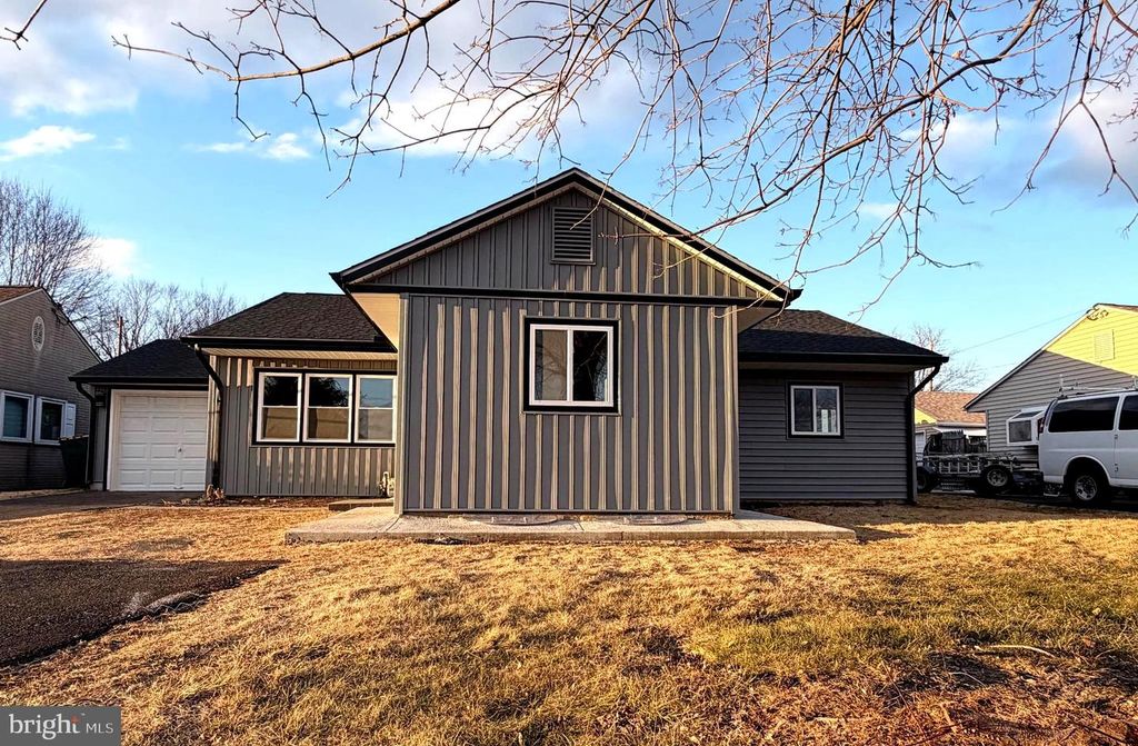 679 TRENTON RD, Fairless Hills, PA 19030