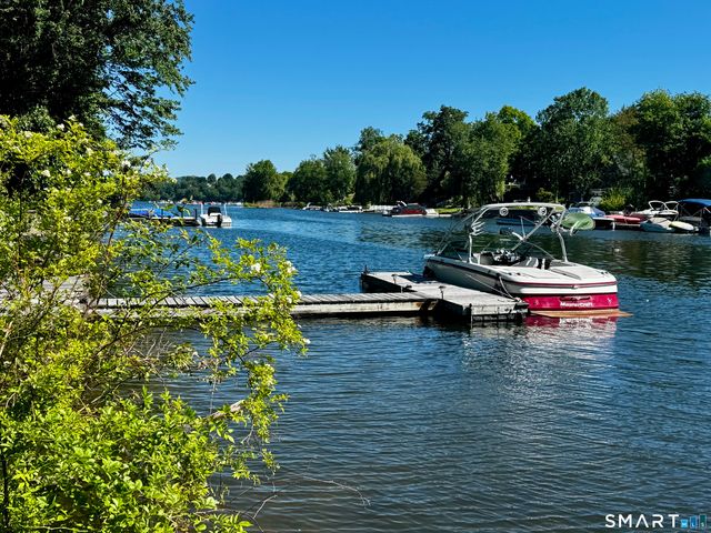 22 North Lake Shore Drive, Brookfield, CT 06804