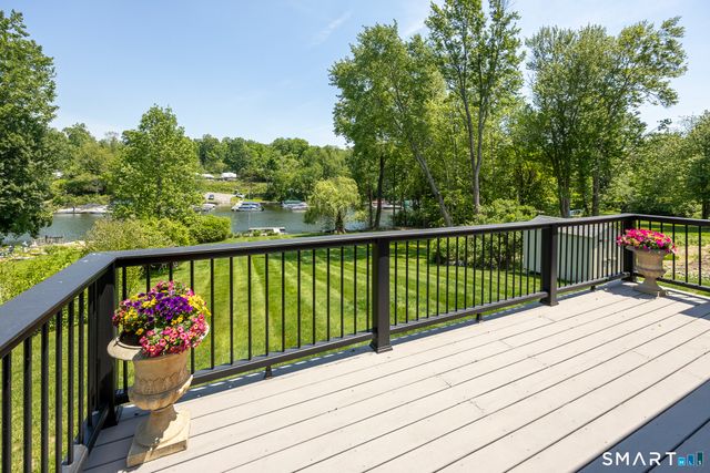 22 North Lake Shore Drive, Brookfield, CT 06804