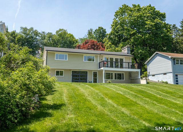 22 North Lake Shore Drive, Brookfield, CT 06804