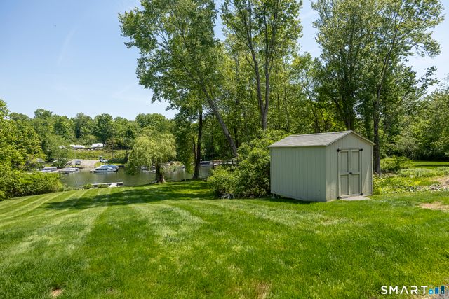22 North Lake Shore Drive, Brookfield, CT 06804