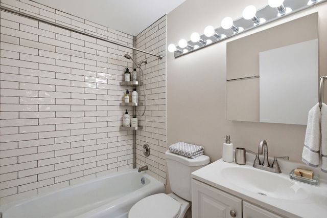 3511 Central Road 302, Glenview, IL 60025