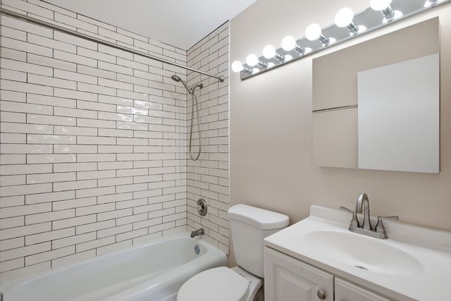 3511 Central Road 302, Glenview, IL 60025