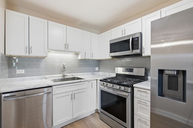 3511 Central Road 302, Glenview, IL 60025