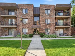 3511 Central Road 302, Glenview, IL 60025