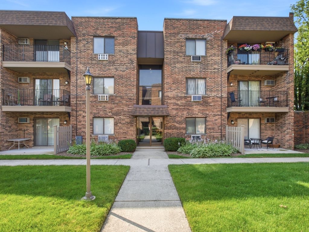 3511 Central Road 302, Glenview, IL 60025