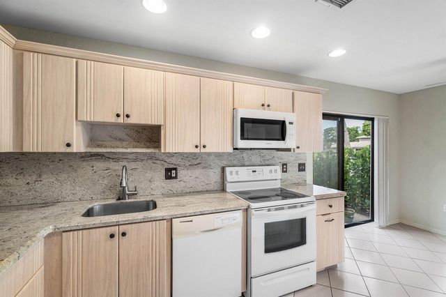 3 Stratford Drive E G, Boynton Beach, FL 33436