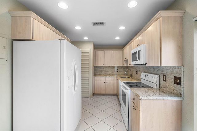 3 Stratford Drive E G, Boynton Beach, FL 33436