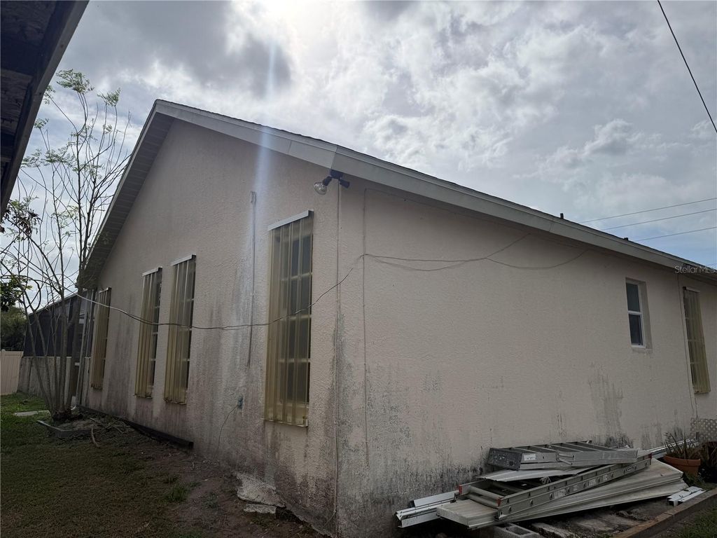 Image 5 of property listing at 21506 QUESADA AVENUE, Port Charlotte, FL 33952