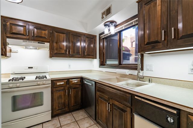 2949 Plaza Azul, Santa Fe, NM 87507