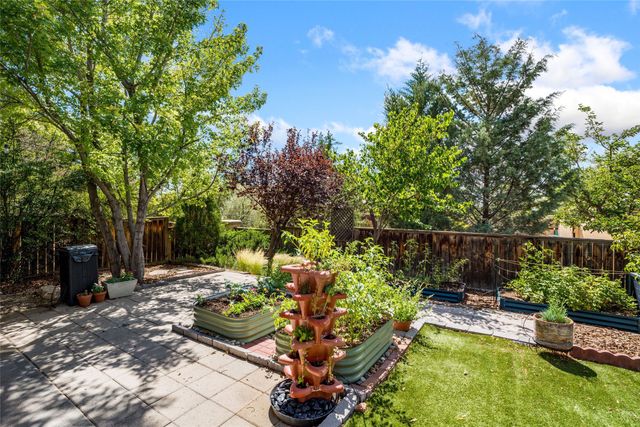2949 Plaza Azul, Santa Fe, NM 87507