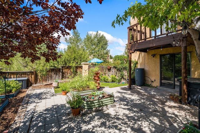 2949 Plaza Azul, Santa Fe, NM 87507