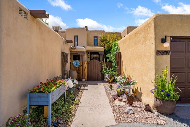 2949 Plaza Azul, Santa Fe, NM 87507