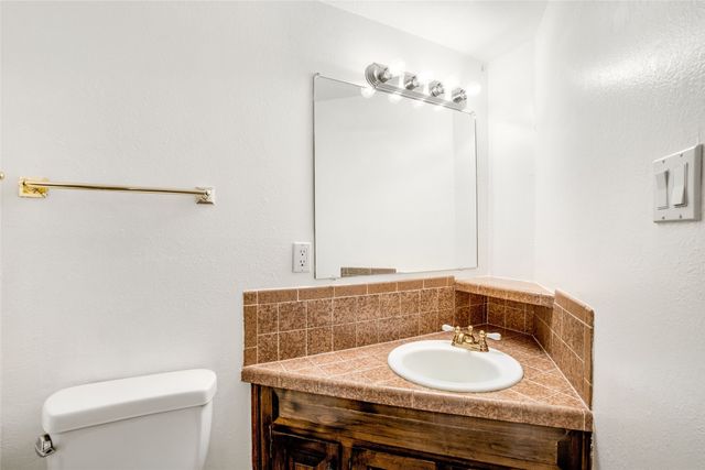 2949 Plaza Azul, Santa Fe, NM 87507