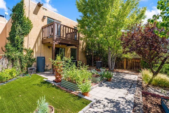 2949 Plaza Azul, Santa Fe, NM 87507
