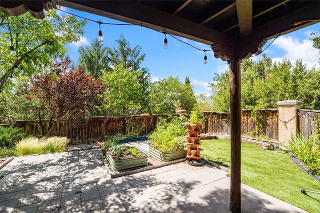 2949 Plaza Azul, Santa Fe, NM 87507