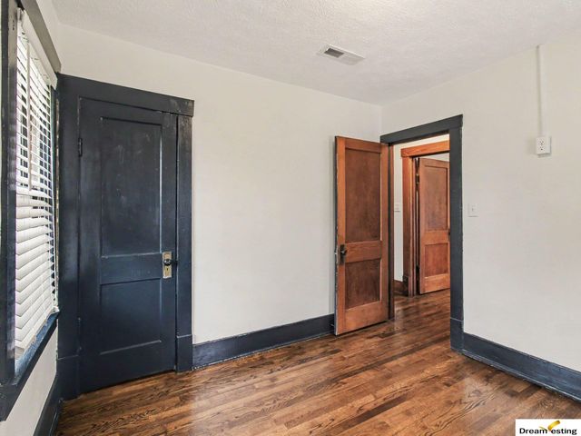 6354 Parker Street, Omaha, NE 68104
