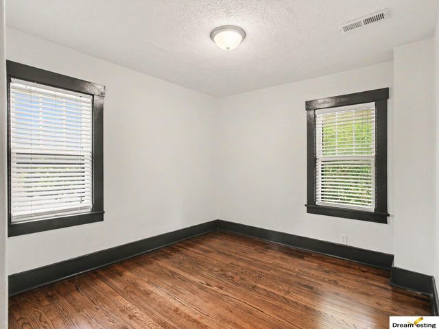 6354 Parker Street, Omaha, NE 68104