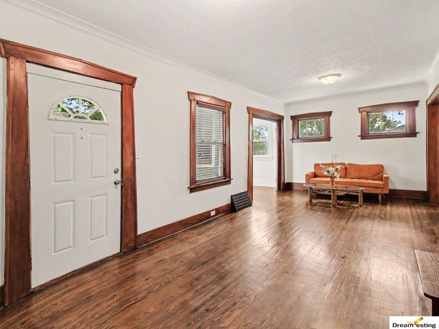 6354 Parker Street, Omaha, NE 68104