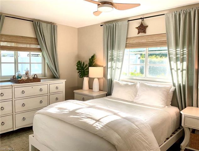 1086 N Town And River DR, Fort Myers, FL 33919